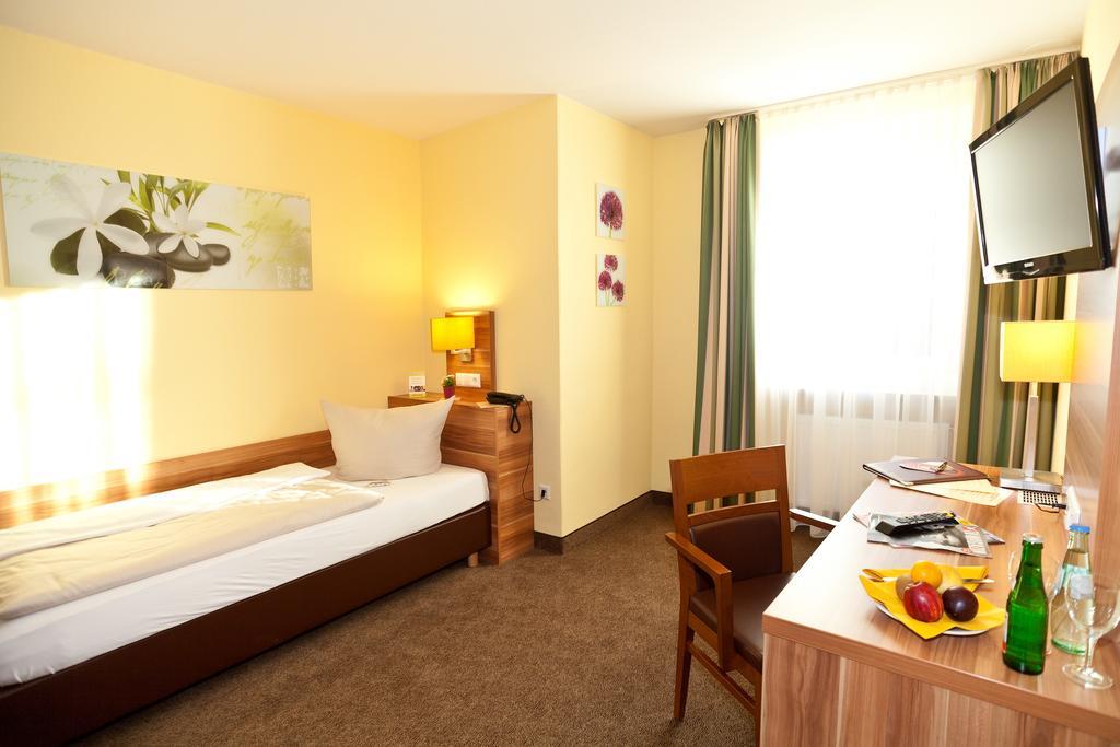 Strauss Hotel 3*